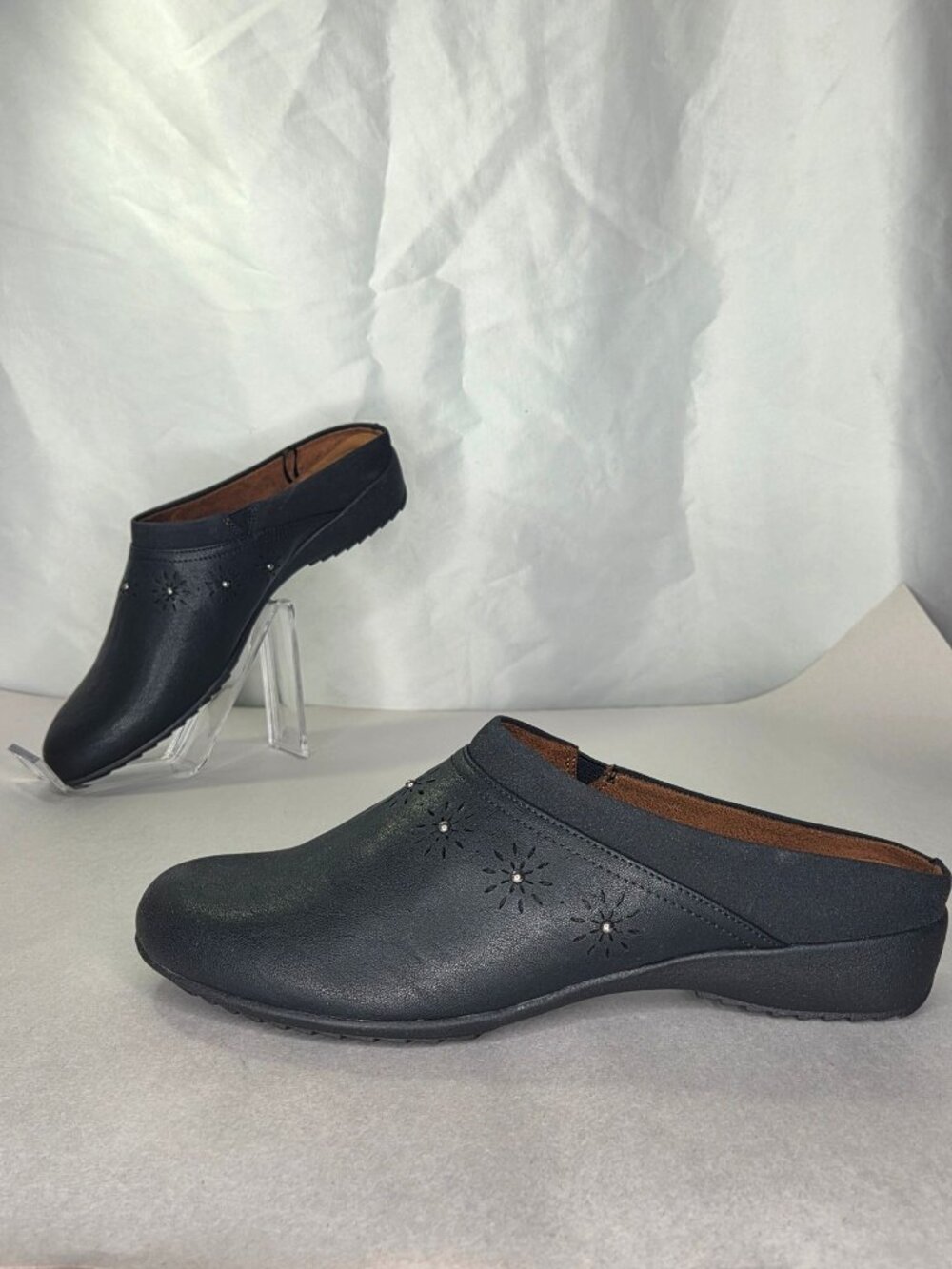 JBU Vista Black Slip-on Clog Mules - Black, 8 M